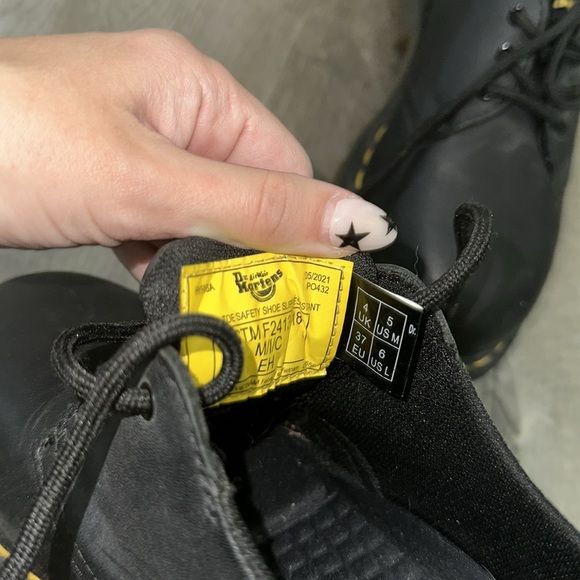 Dr. Martens - Picture 4 of 4